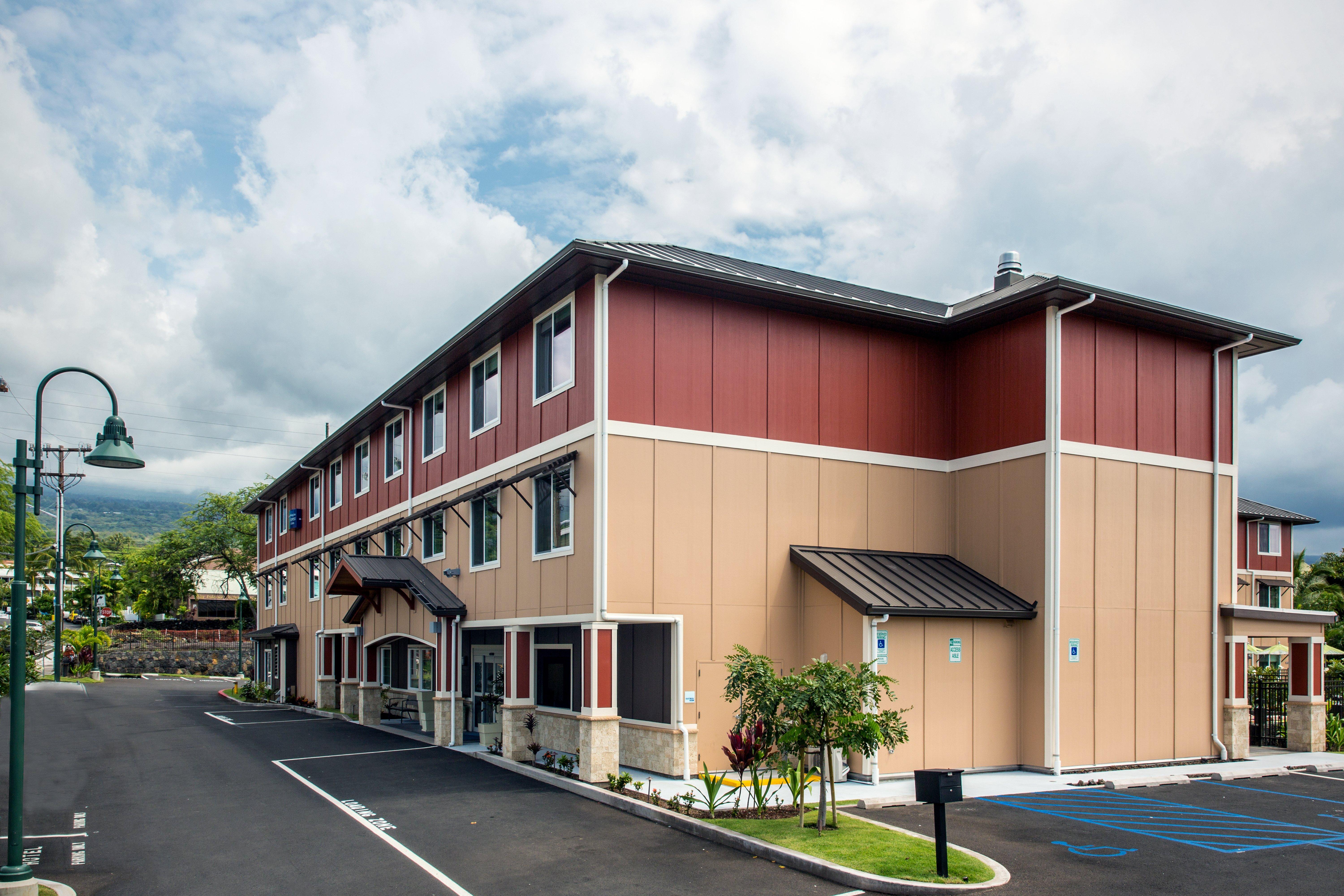 Holiday Inn Express & Suites Kailua-Kona By Ihg Exterior photo